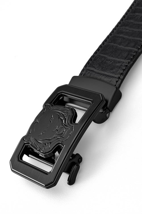 Cinturón Auto BKL con león en relieve de cocodrilo – Edición Blackout - NEGRO/NEGRO – view 2